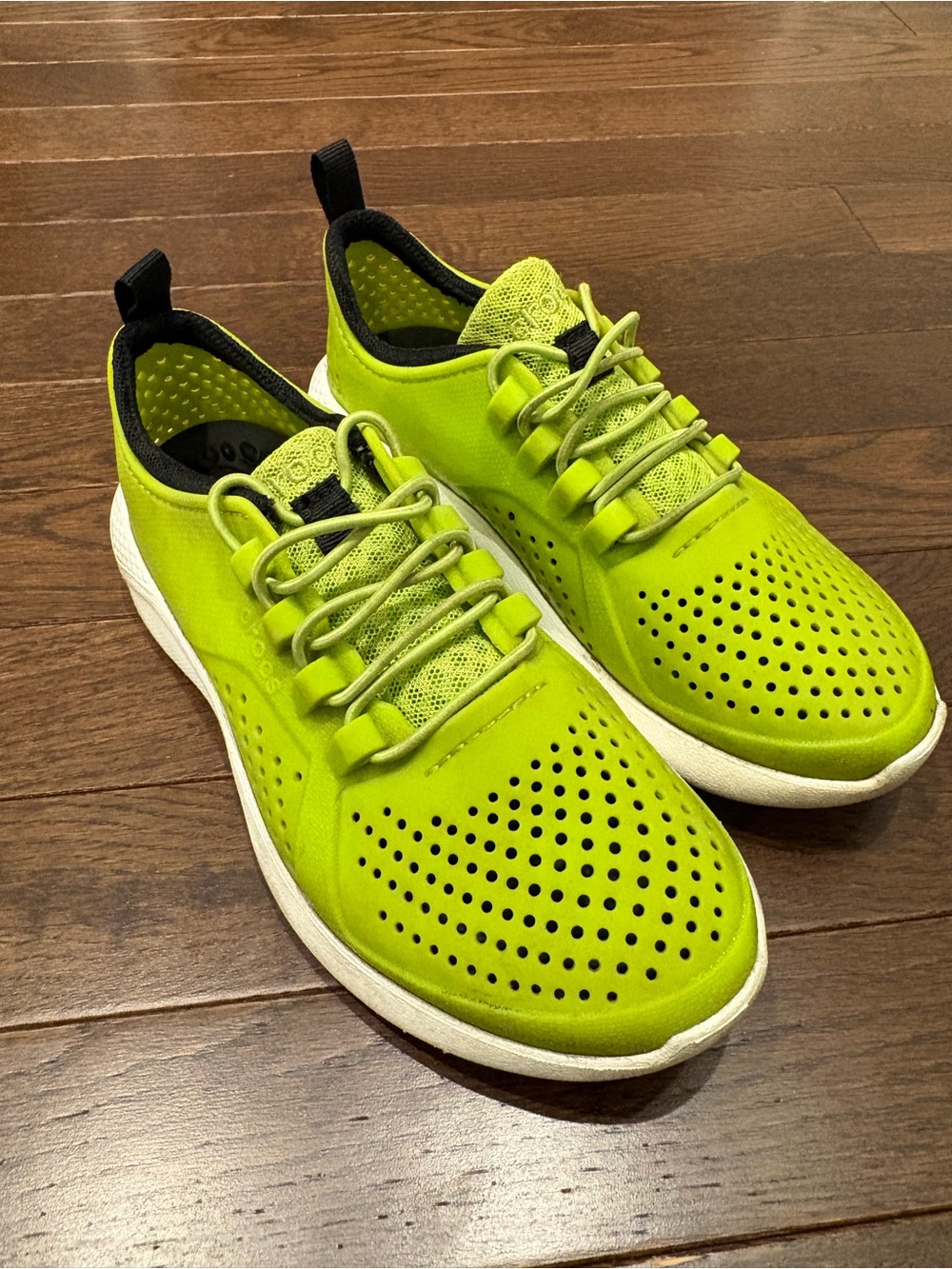 Crocs Kids LiteRide Pacer Sneakers Water Shoes Youth J1 (Lime Punch/Black)